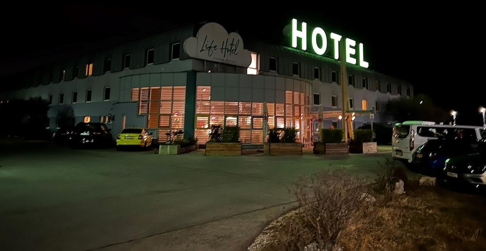 Lifehotel Vienna Airport Fischamend Bagian luar foto