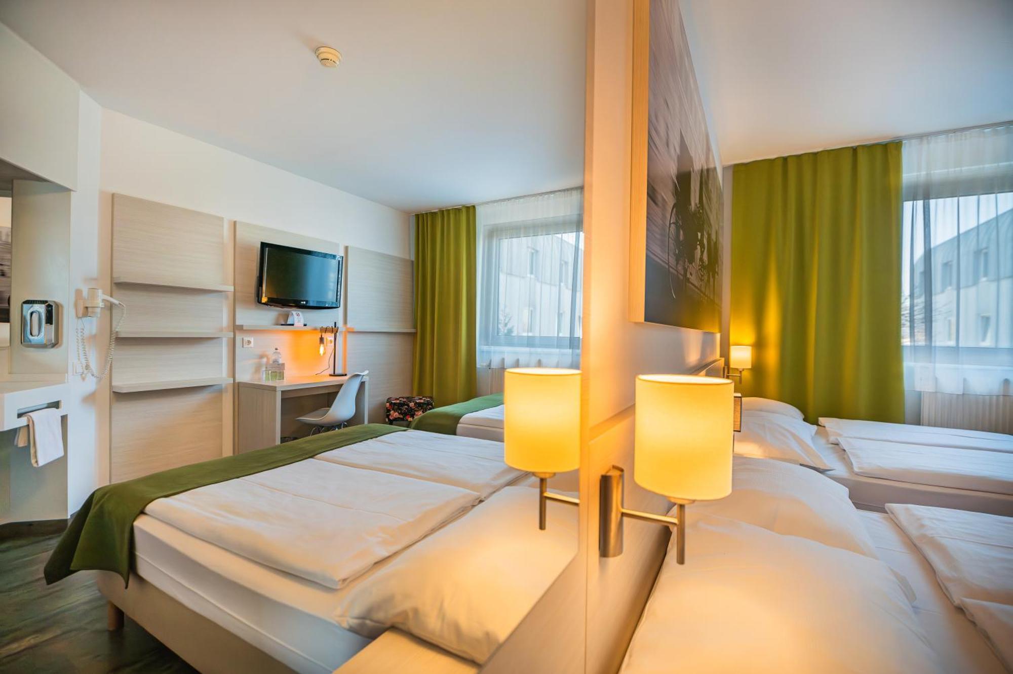 Lifehotel Vienna Airport Fischamend Bagian luar foto