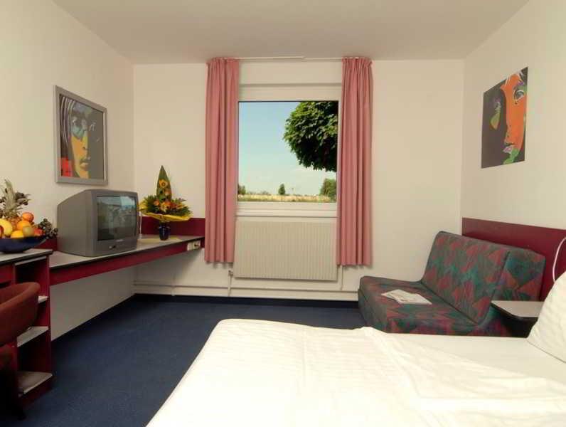 Lifehotel Vienna Airport Fischamend Bagian luar foto
